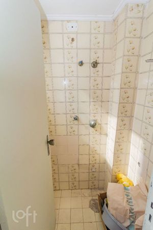 Image 19 - 875468