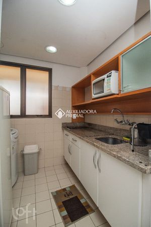 Image 6 - 875469