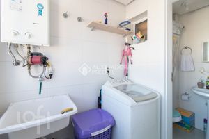 Image 11 - 875471