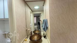 Image 10 - 875559