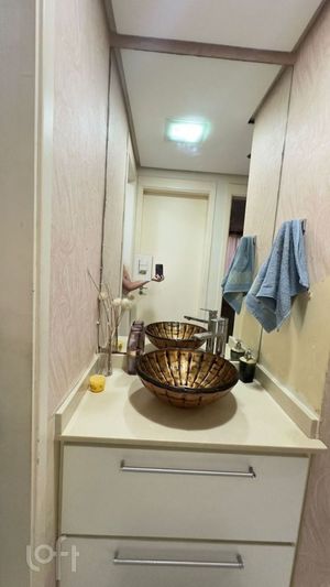 Image 11 - 875559