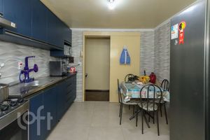 Image 11 - 875562