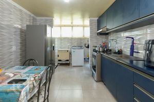 Image 10 - 875562