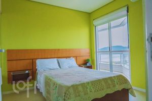 Image 19 - 875563