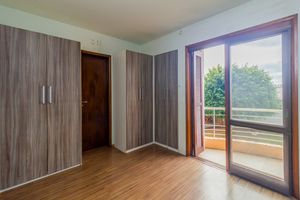 Image 18 - 875564