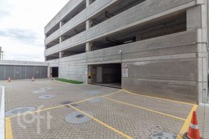 Image 32 - 875567