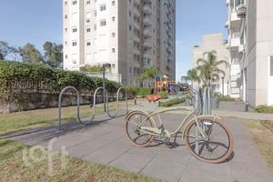 Image 33 - 875568