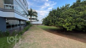 Image 38 - 875570