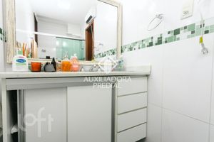 Image 11 - 875572