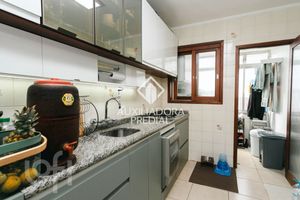 Image 10 - 875572