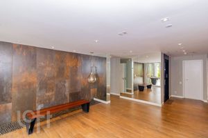 Image 31 - 875576
