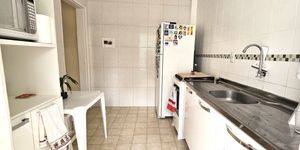 Image 19 - 875580