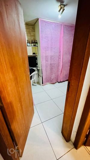 Image 19 - 875581