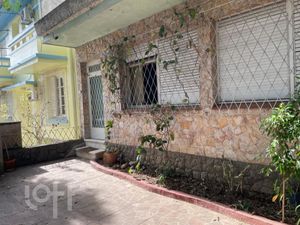 Image 10 - 875584