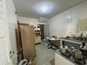 Image 18 - 875584