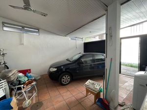 Image 22 - 875584