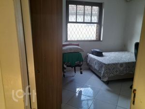 Image 18 - 875585