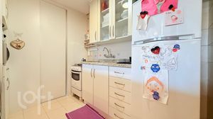 Image 15 - 875586