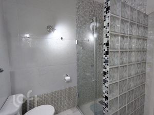Image 11 - 875588