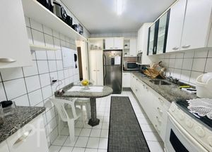 Image 7 - 875590