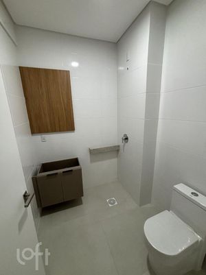 Image 6 - 875597