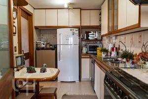 Image 11 - 875616