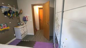 Image 10 - 875617