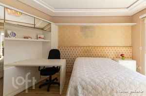Image 21 - 875628