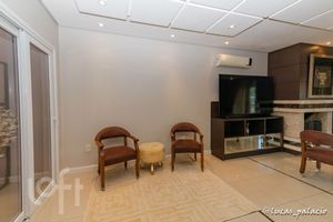 Image 9 - 875628