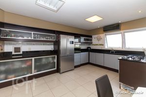 Image 11 - 875628