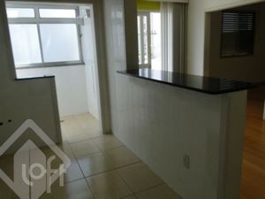 Image 4 - 875642