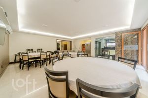 Image 15 - 875645