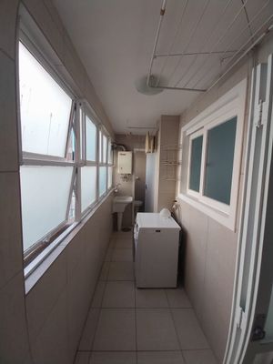 Image 29 - 875646