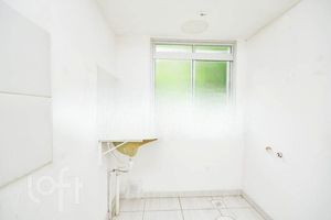 Image 18 - 875647