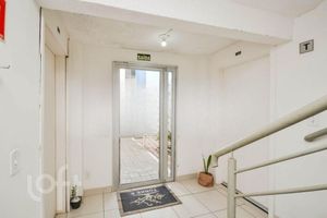 Image 21 - 875647