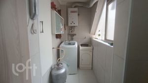 Image 10 - 875659