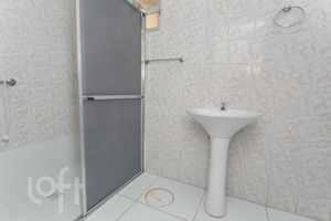 Image 7 - 875668