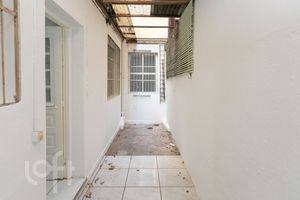 Image 11 - 875668