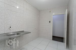Image 9 - 875668