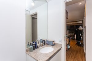 Image 19 - 875672
