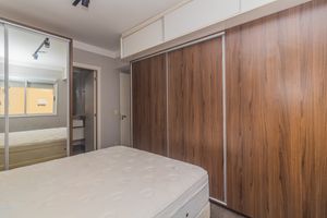 Image 11 - 875682