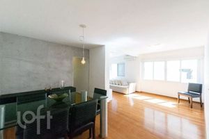 Image 4 - 875685