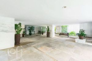 Image 24 - 875685