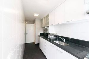 Image 8 - 875685