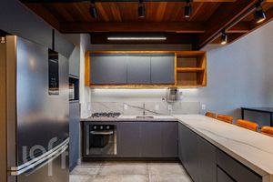 Image 4 - 875690