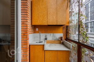 Image 10 - 875690