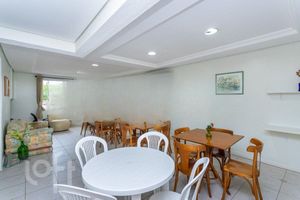 Image 10 - 875692
