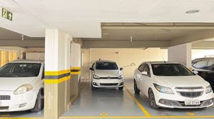Image 35 - 875692