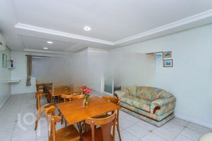 Image 8 - 875692