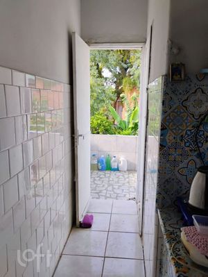Image 13 - 875693
